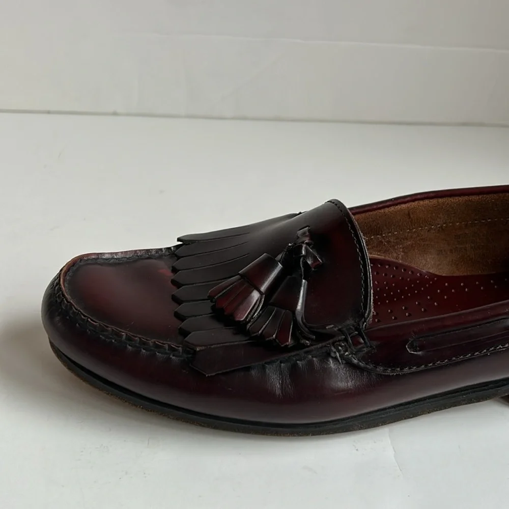 G.H. Bass & Co burgundy tassel kiltie Weejuns loafers drees shoes slip ons
